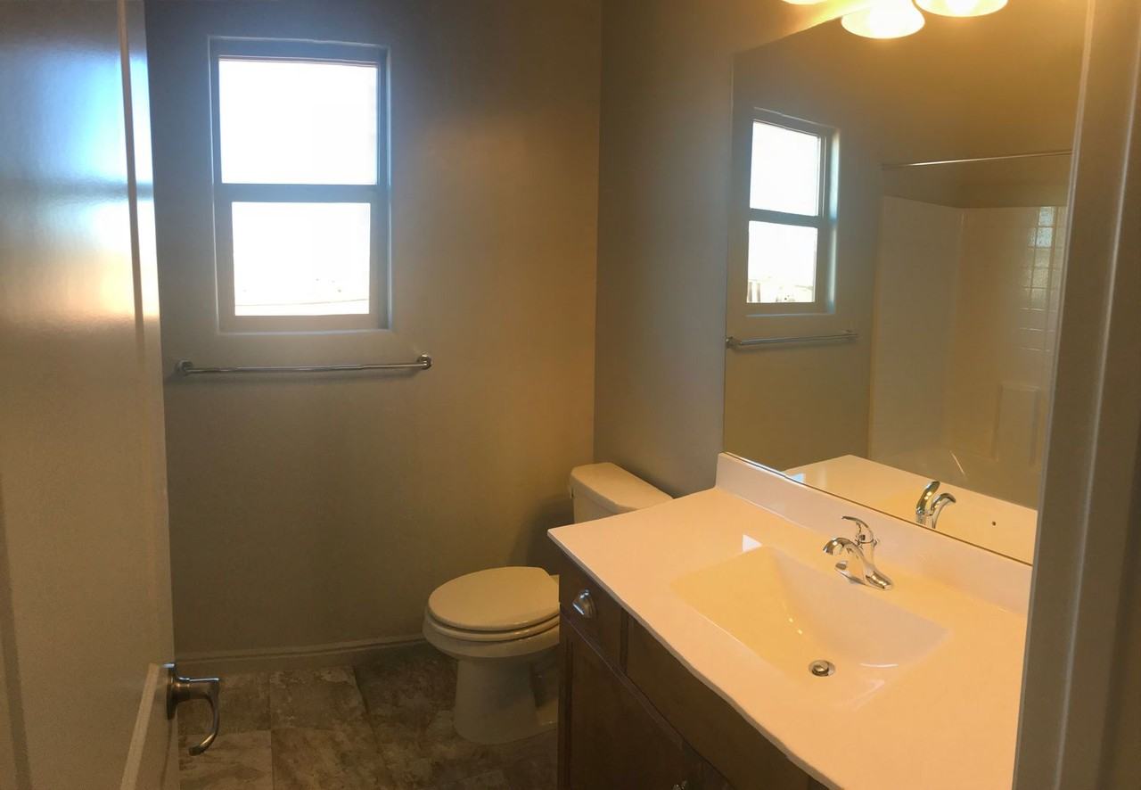 4032 S 890 E - Photo 4 of 7