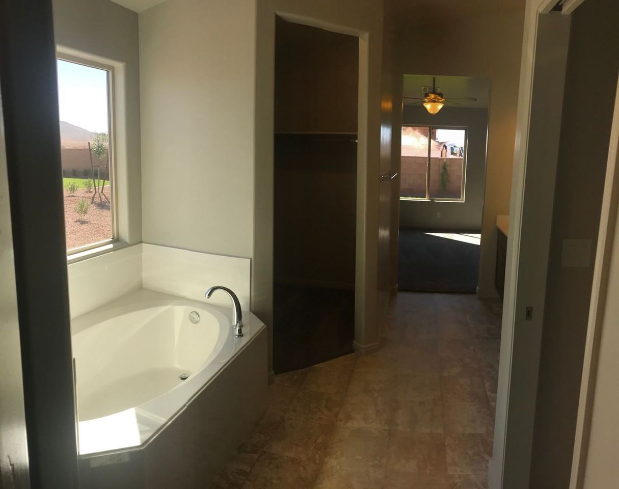 4032 S 890 E - Photo 5 of 7