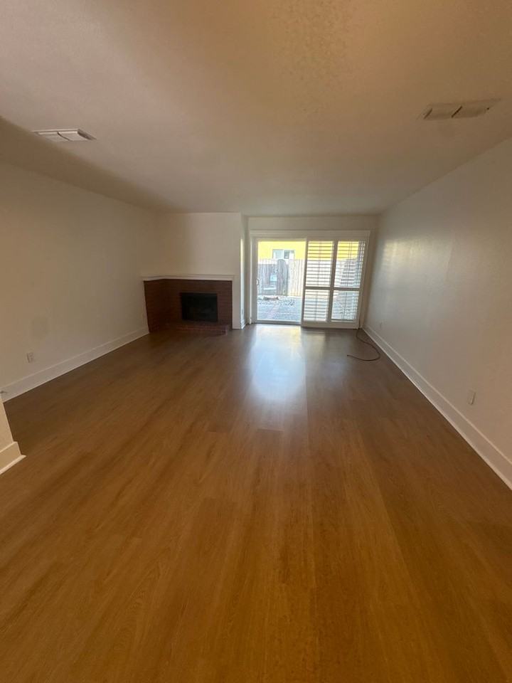 5180 Riverside Blvd - Photo 5 of 27