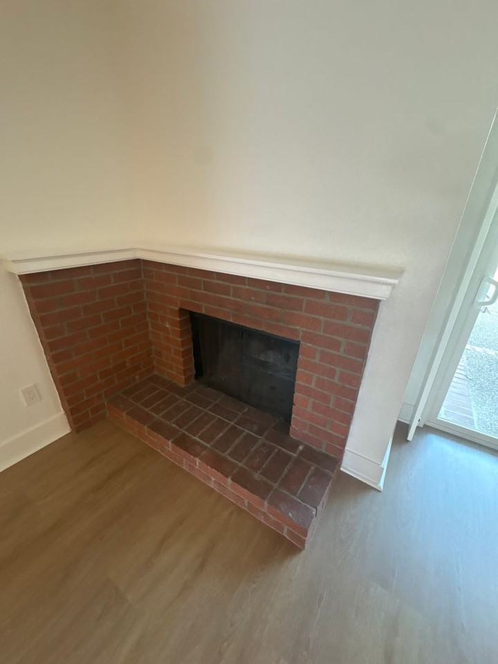 5180 Riverside Blvd - Photo 6 of 27