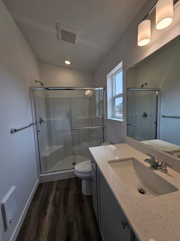 587 Ne Mitchell St - Photo 5 of 11