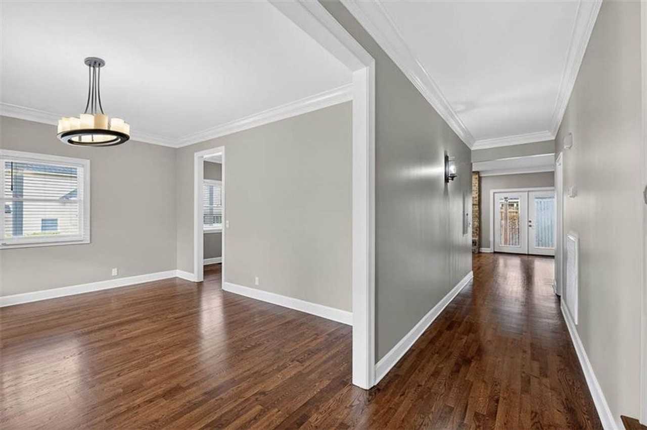110 Newfield St - Photo 7 of 37