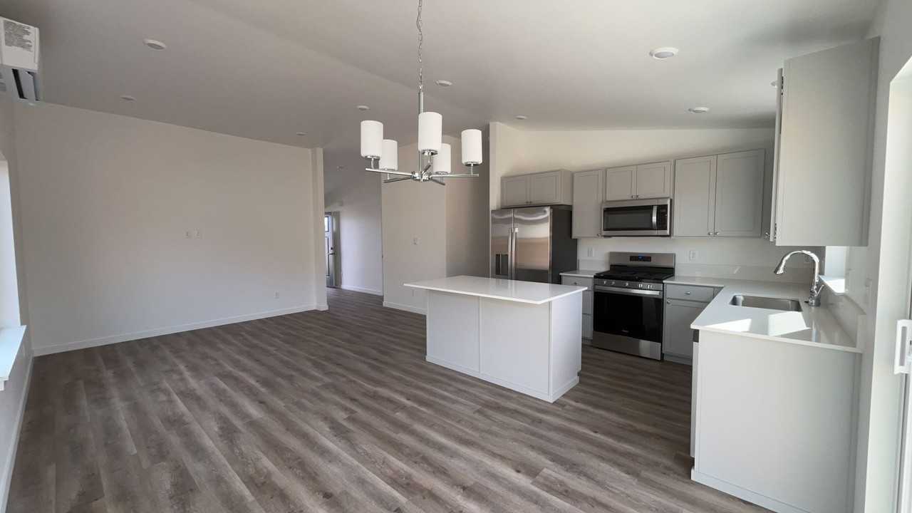623 Ne Mitchell St - Photo 2 of 11