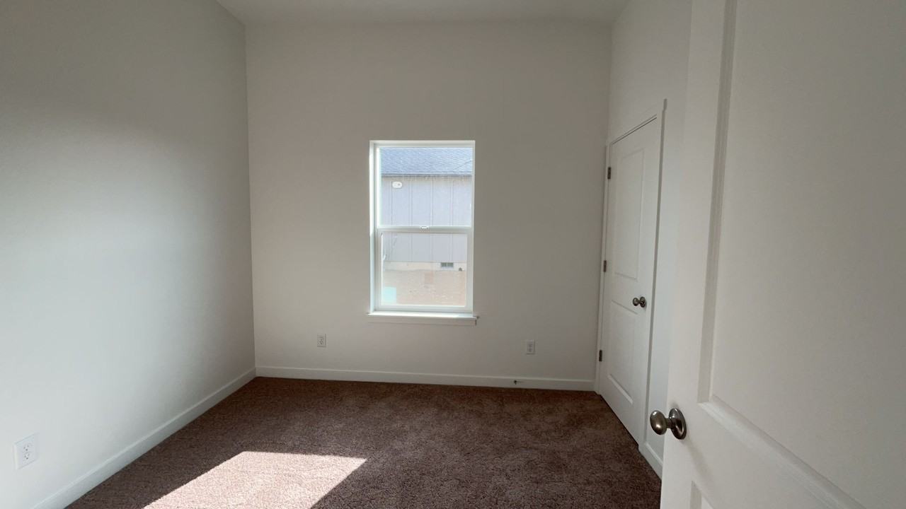 623 Ne Mitchell St - Photo 5 of 11