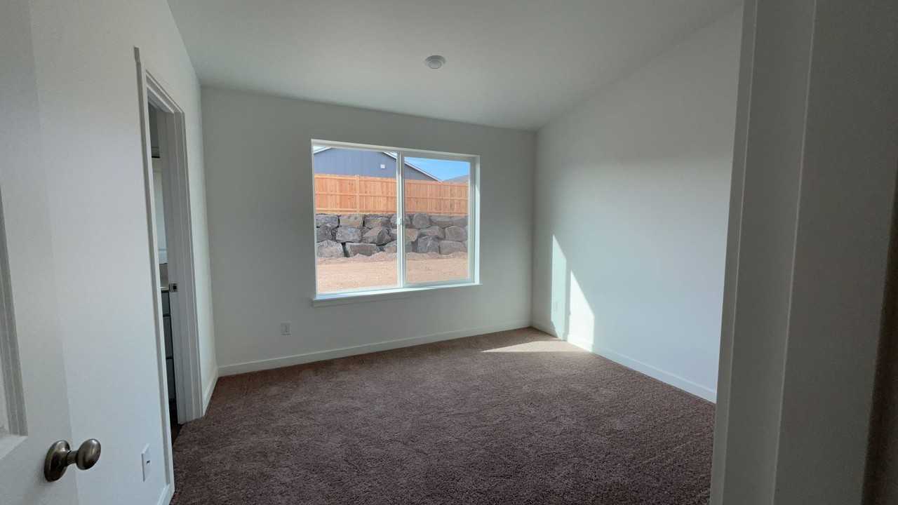 623 Ne Mitchell St - Photo 7 of 11