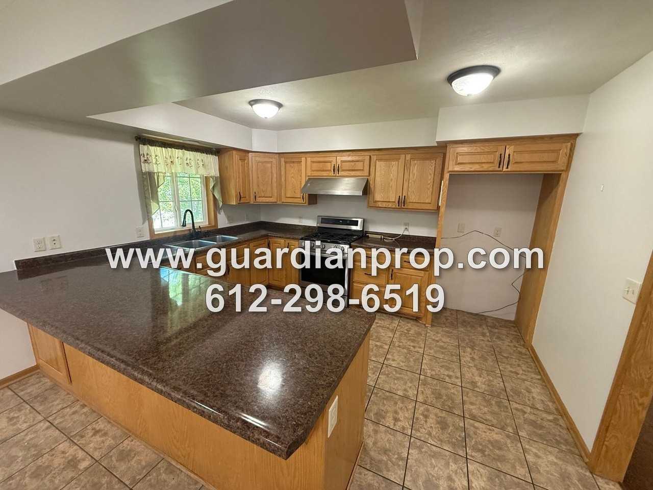 2647 Margaret Ave E - Photo 5 of 22
