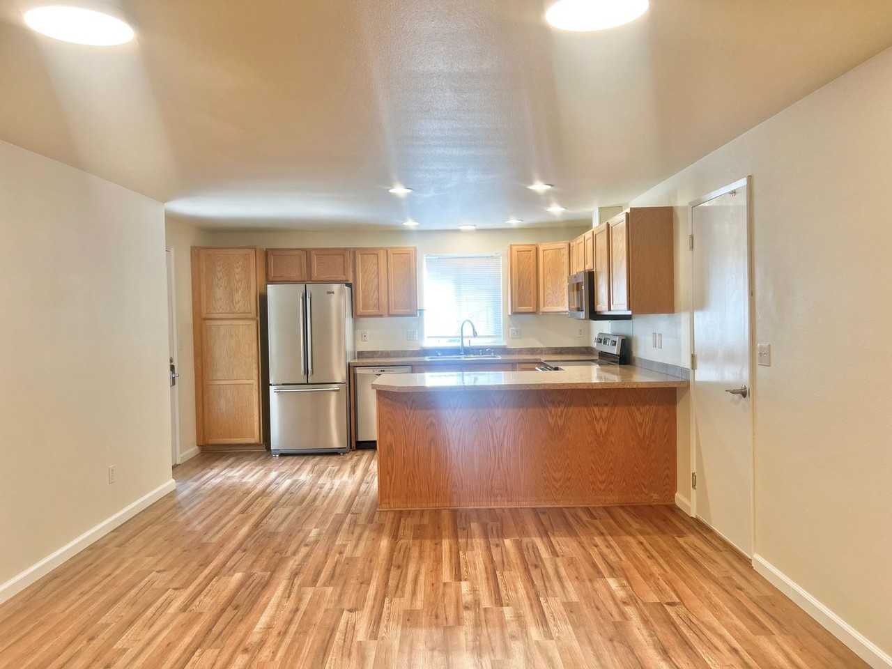 1822 Eastside St Se - Photo 6 of 36