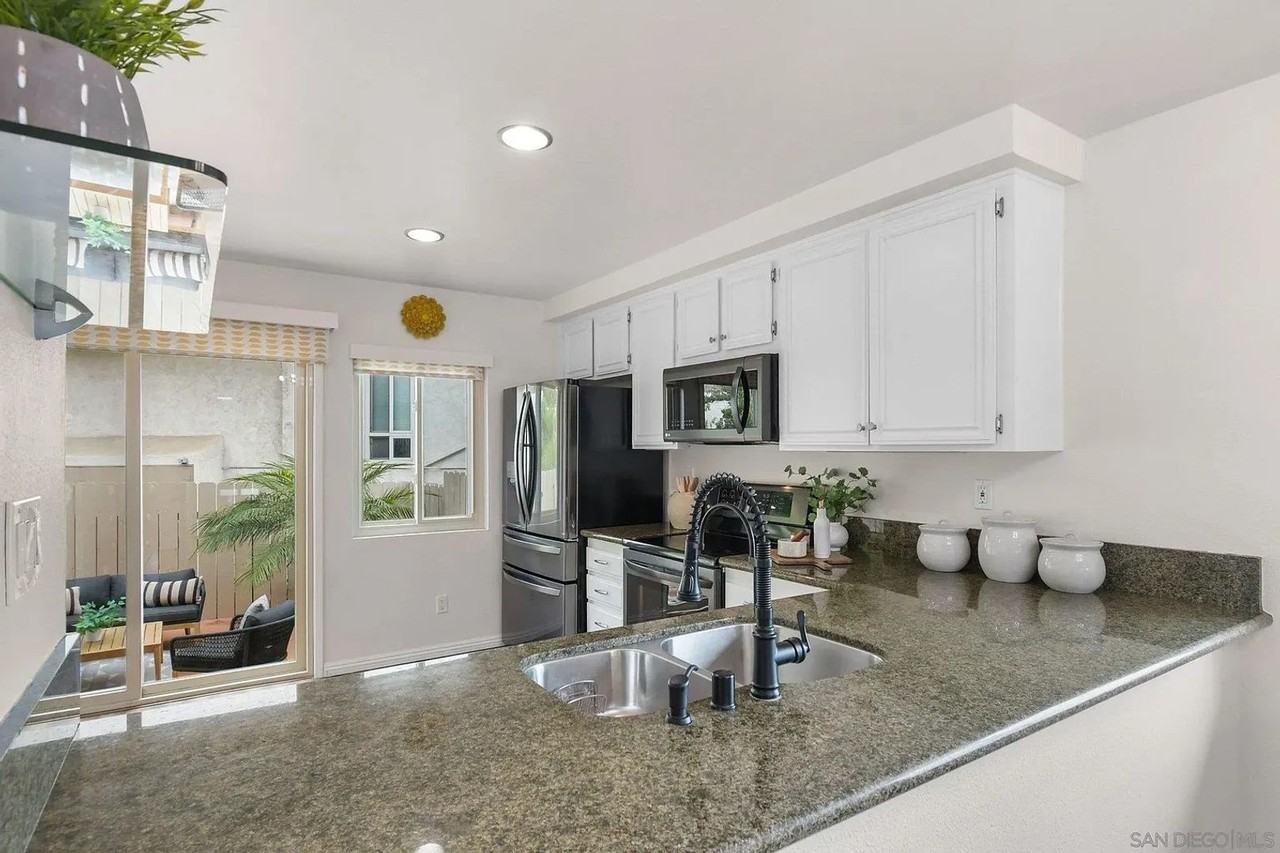 354 Travelodge Dr - Photo 6 of 15