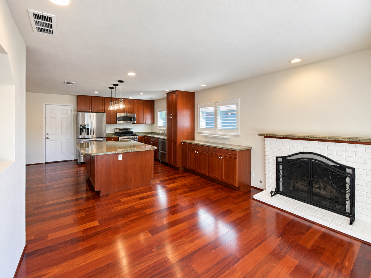 299 Chase Ct - Photo 2 of 19