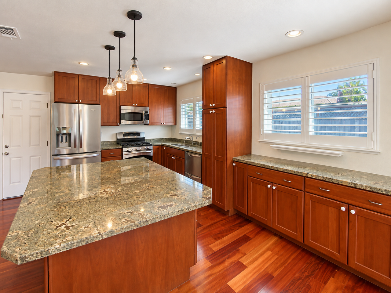 299 Chase Ct - Photo 4 of 19