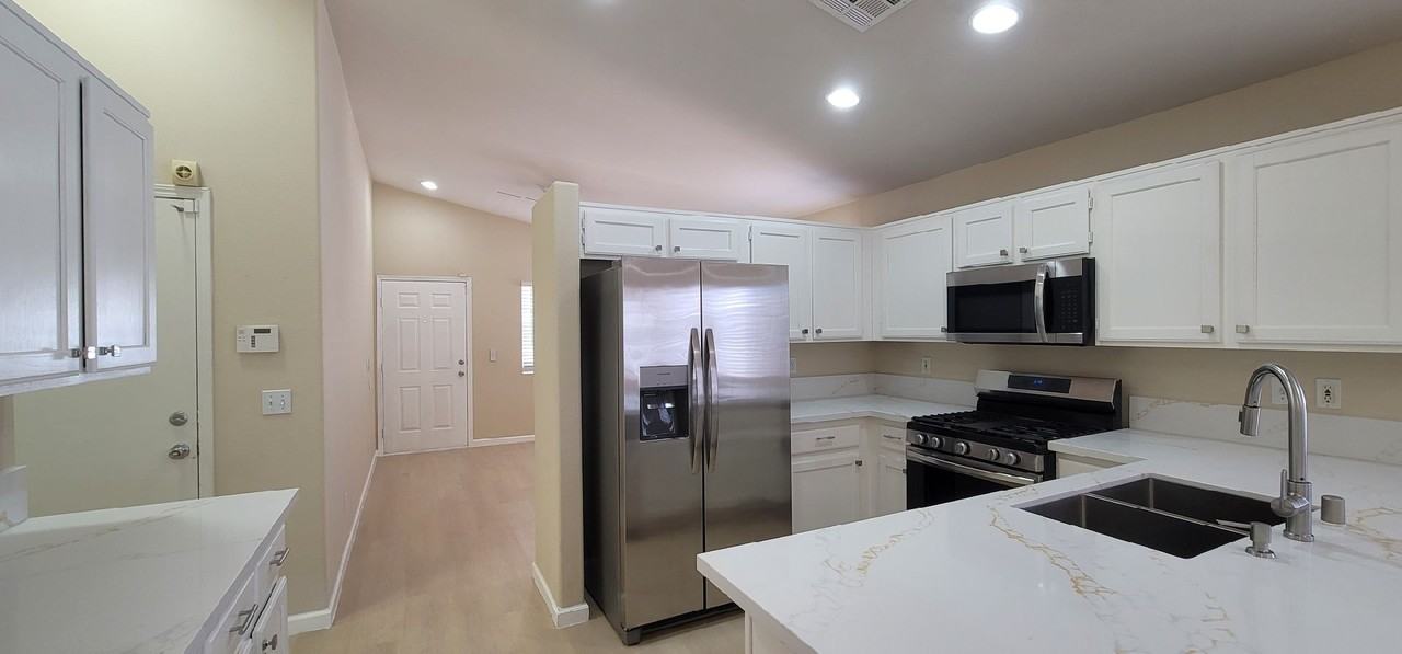 9013 Crooked Shell Ave - Photo 3 of 18