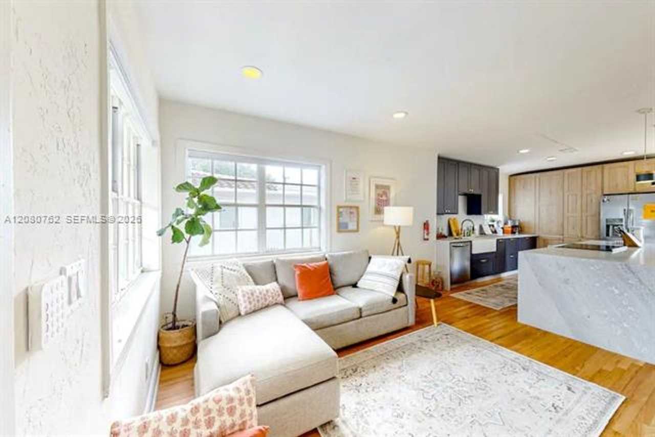 5751 Sw 11th St #5751 - Photo 6 of 24