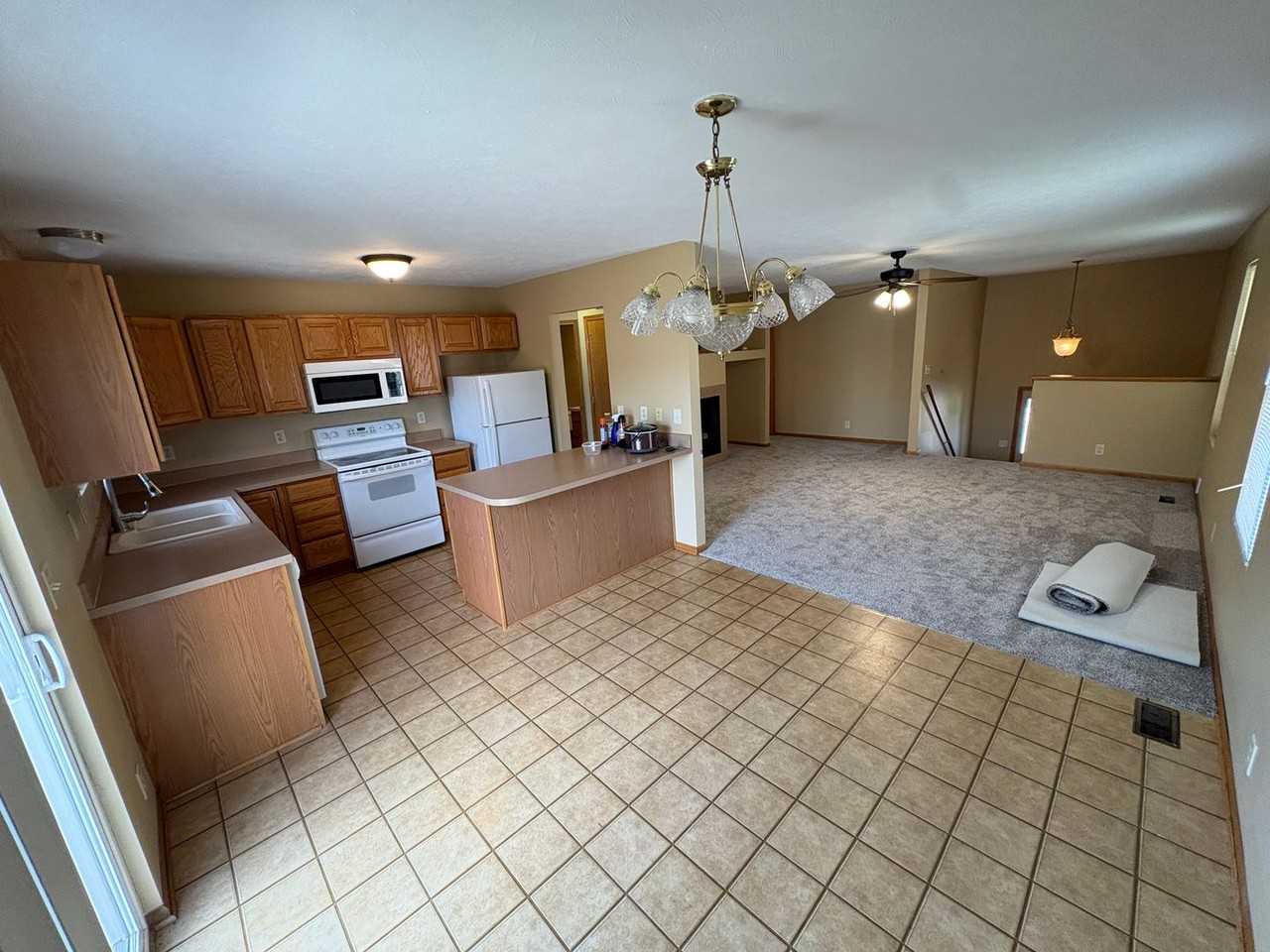 6834 Whitewater Ln - Photo 5 of 31