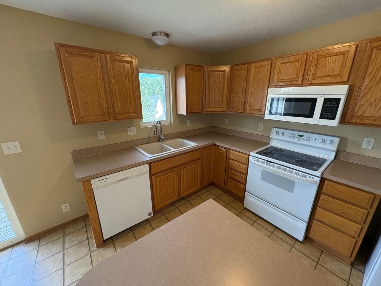 6834 Whitewater Ln - Photo 6 of 31