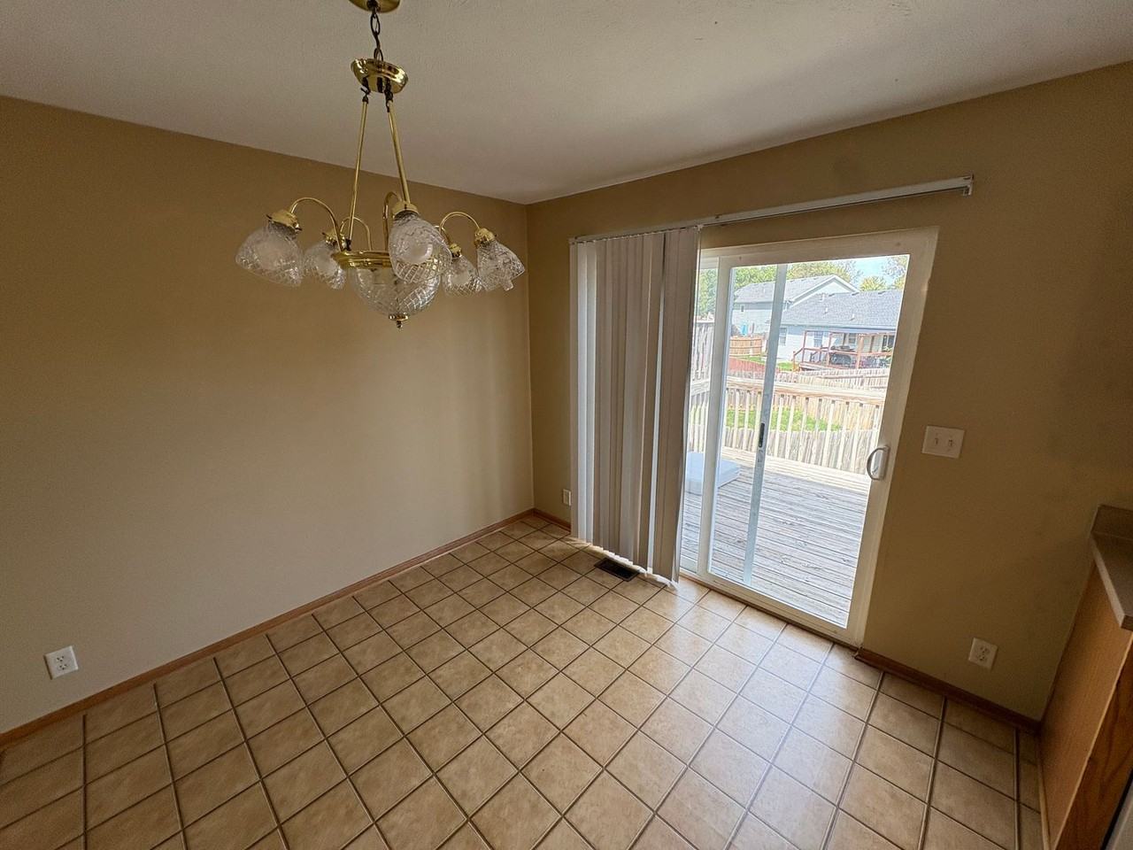 6834 Whitewater Ln - Photo 7 of 31