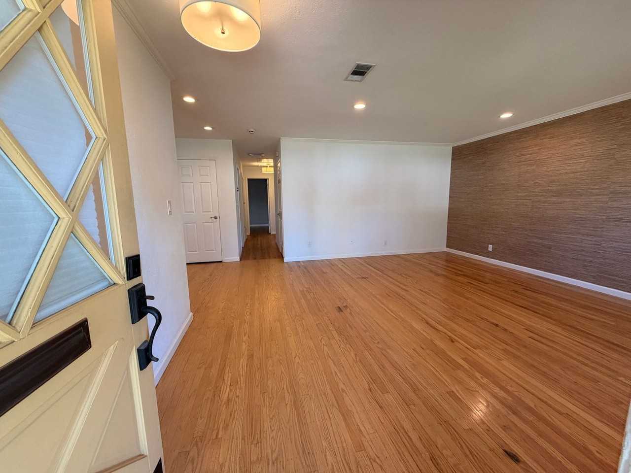 362 Penn Way - Photo 4 of 25