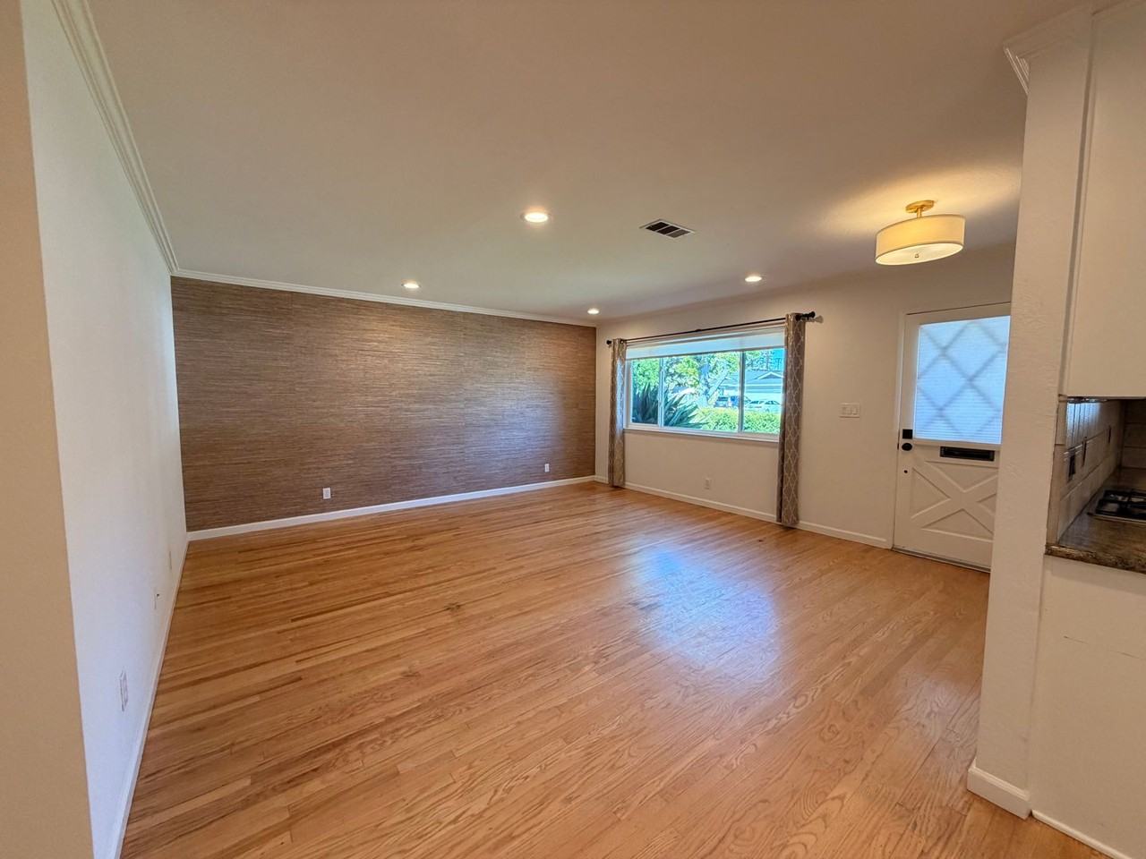 362 Penn Way - Photo 6 of 25