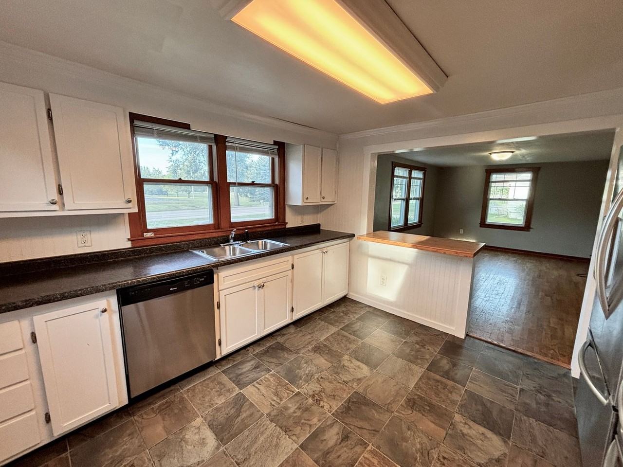 926 Maiden Ln - Photo 2 of 10