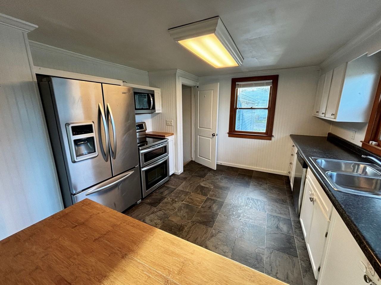 926 Maiden Ln - Photo 4 of 10