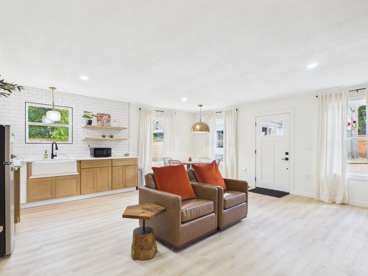 421 E Orchard St - Photo 4 of 9