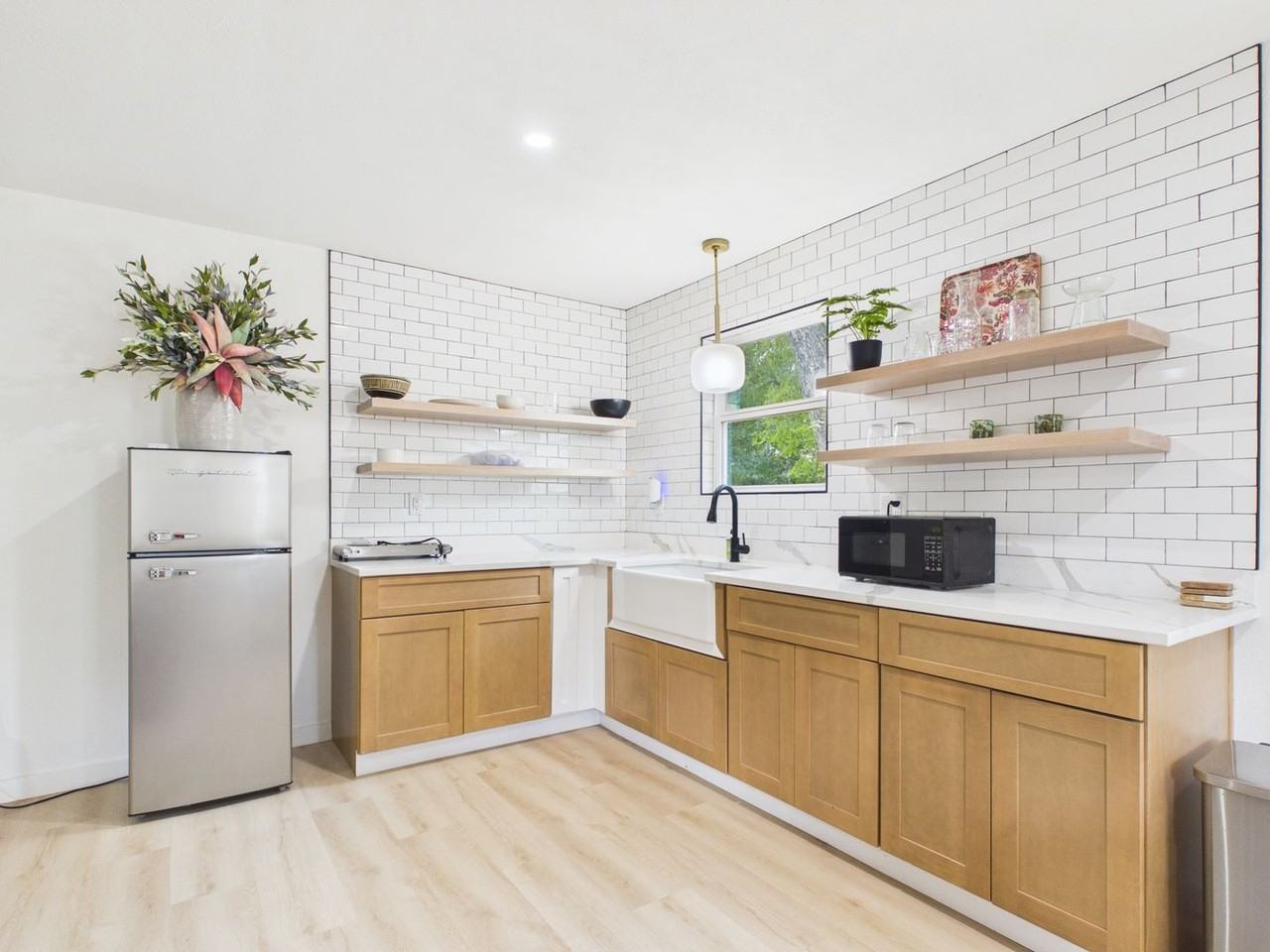 421 E Orchard St - Photo 5 of 9