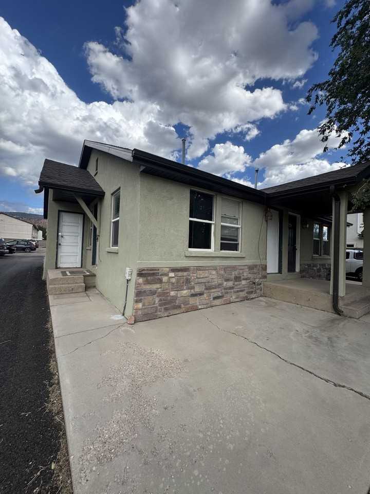 444 N 400 W - Photo 2 of 17