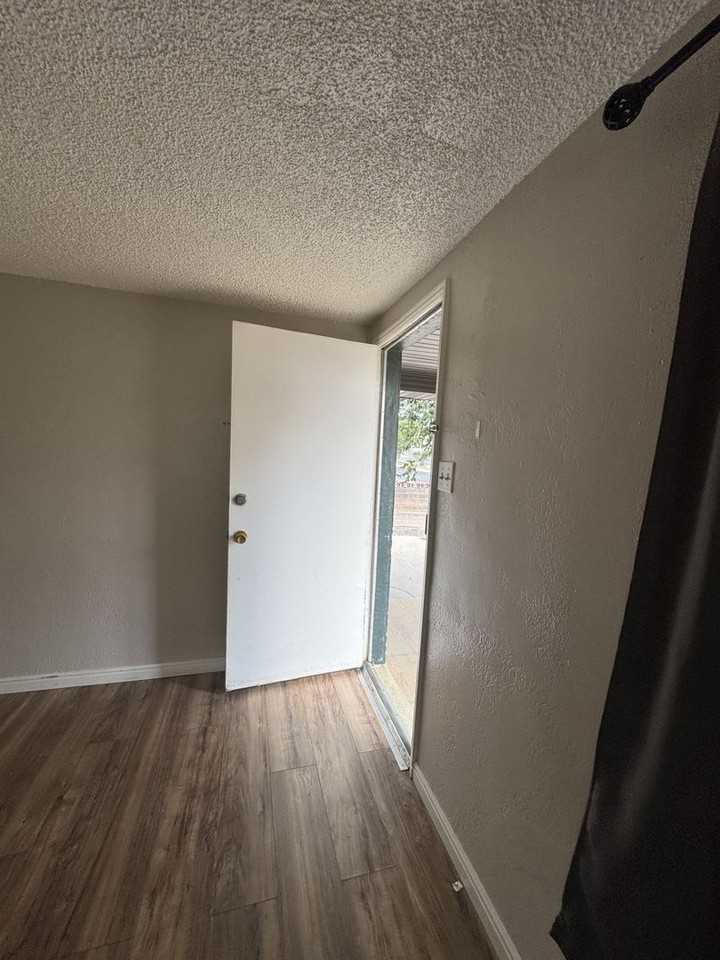 444 N 400 W - Photo 3 of 17