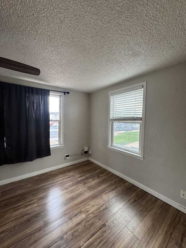 444 N 400 W - Photo 4 of 17