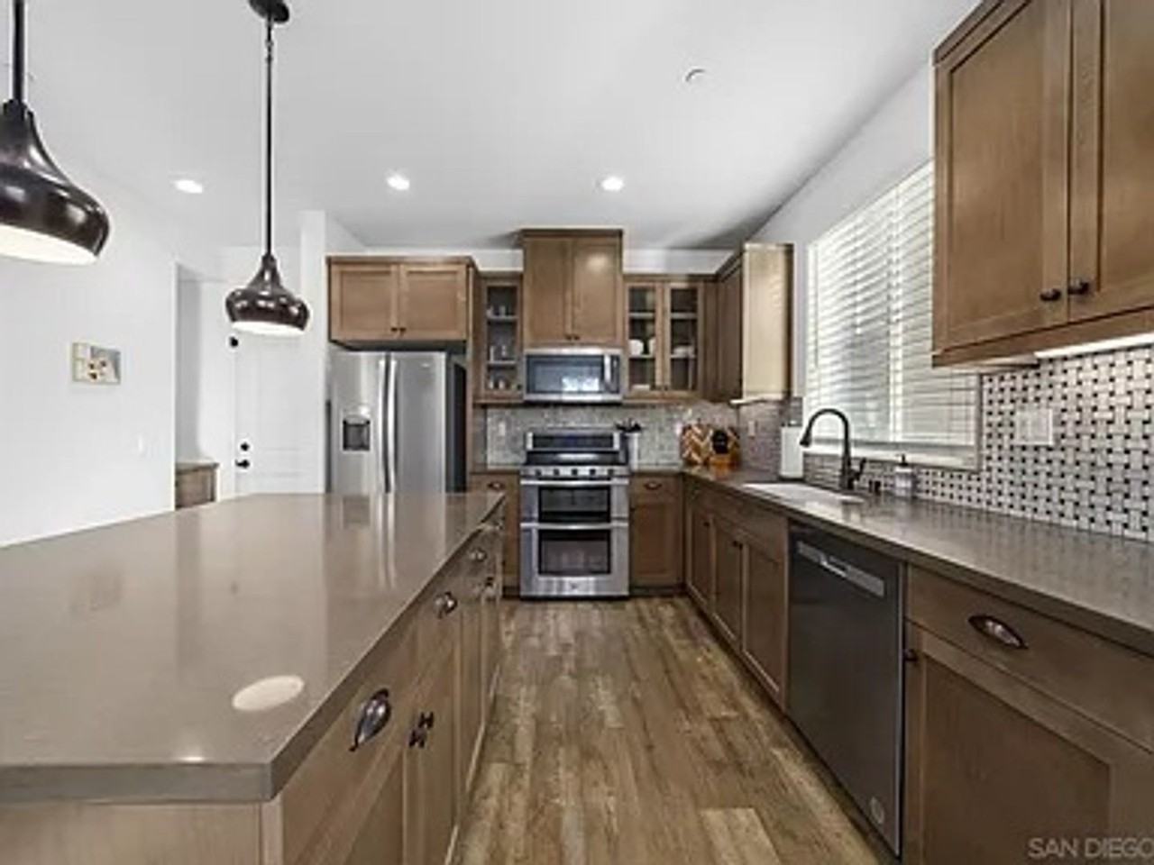 524 Heron Ln - Photo 2 of 20