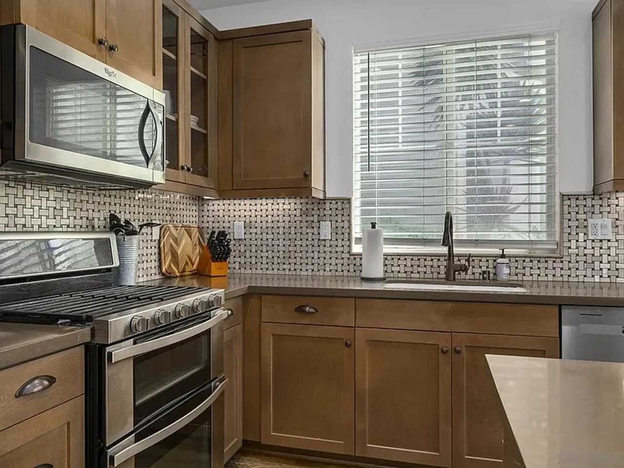 524 Heron Ln - Photo 3 of 20