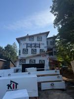 featured image of 902 E Hastings Ave