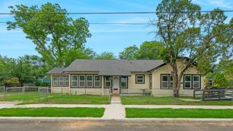 1200 W Magnolia Ave - Photo 1 of 1