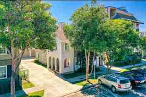featured image of 1064 E 2nd St
