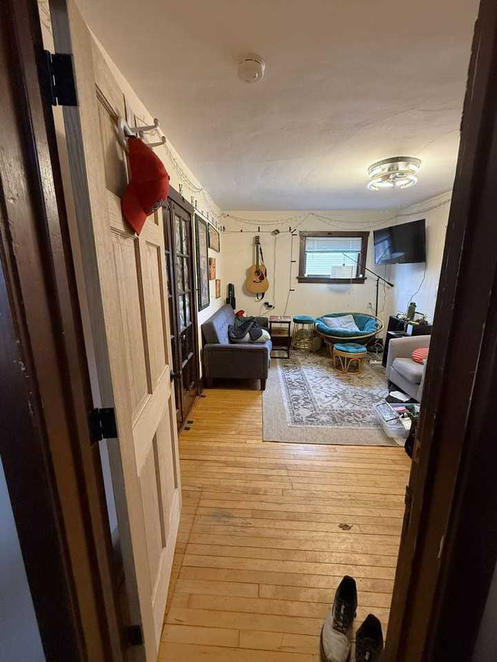1323 Saint James Ct - Photo 5 of 50