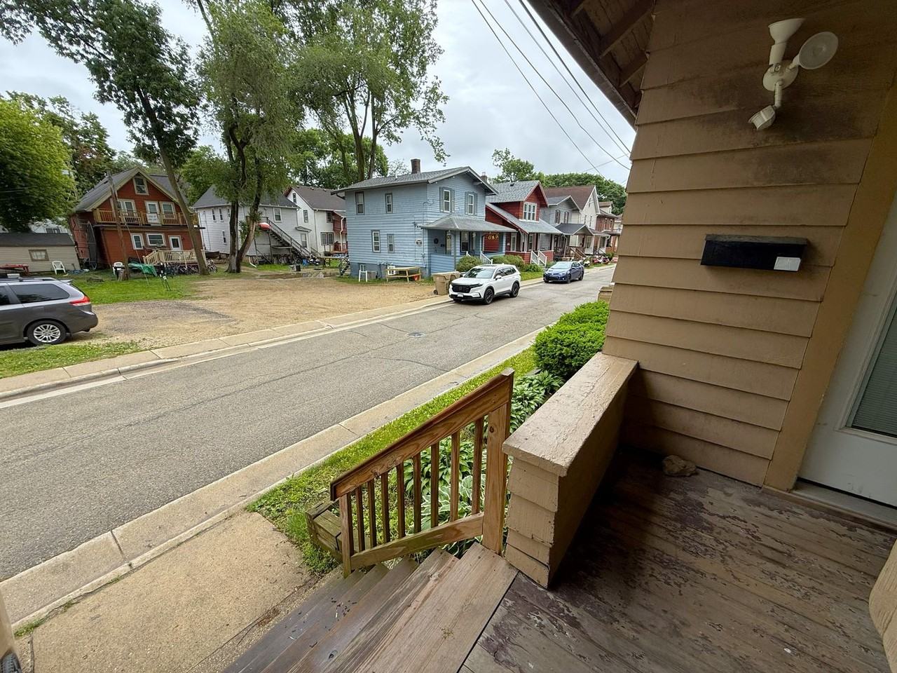 1325 Saint James Ct - Photo 3 of 36