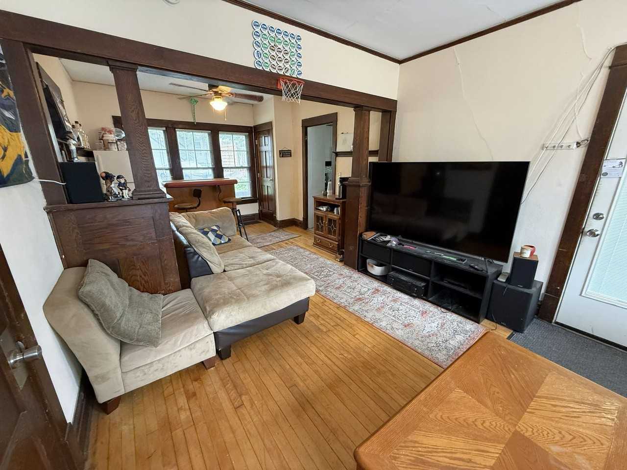 1325 Saint James Ct - Photo 7 of 36