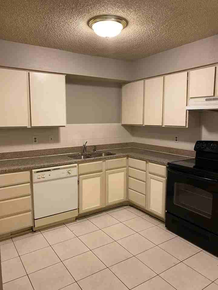 12008 Mighty Oak Dr #B - Photo 2 of 27
