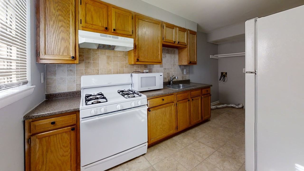 1219 E Chase St - Photo 2 of 13
