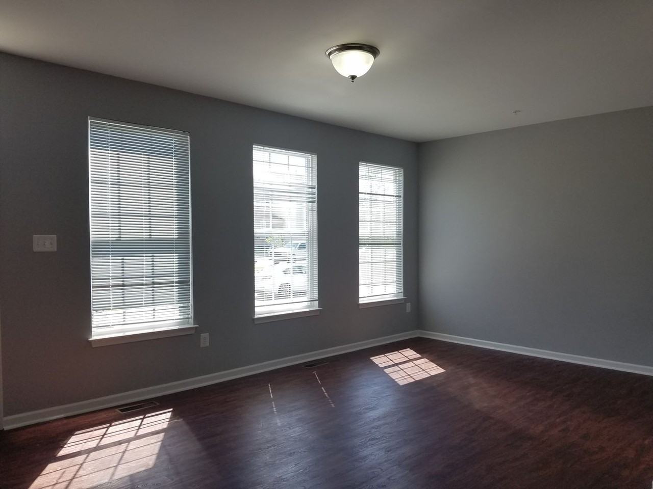 603 Mcconnell Ct - Photo 3 of 13