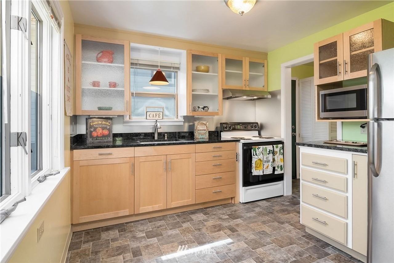 9227 18th Ave Sw - Photo 4 of 19