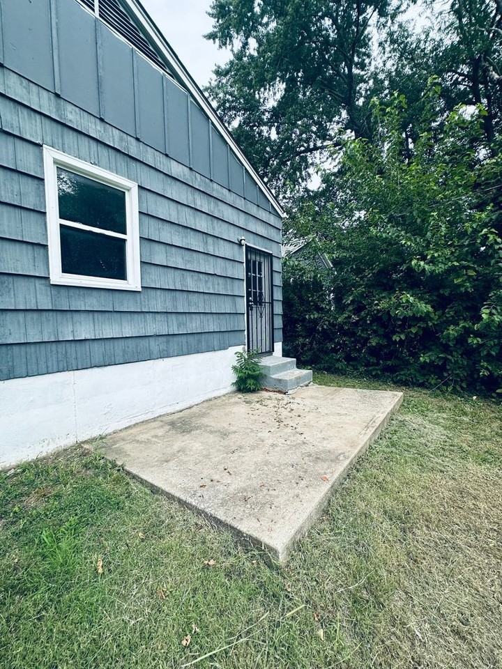 7301 S Benton Ave - Photo 2 of 10