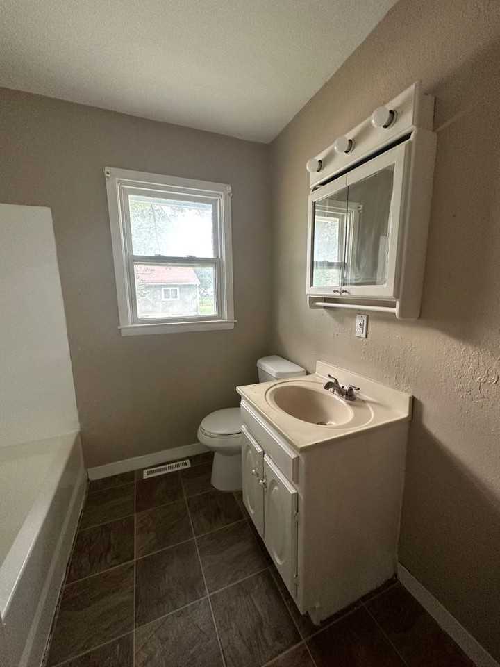 7301 S Benton Ave - Photo 7 of 10