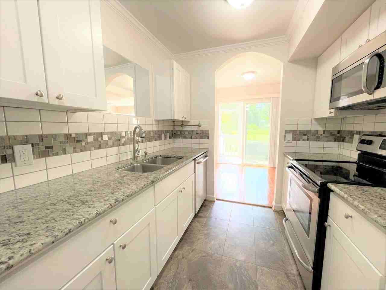 114 N Maple St - Photo 3 of 20