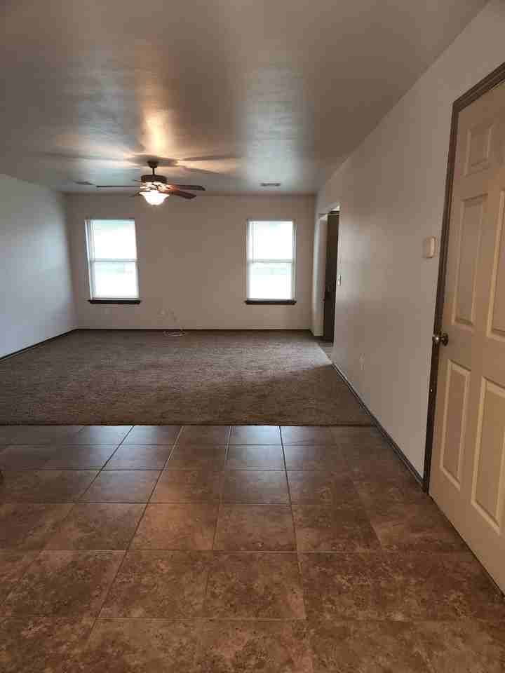 709 Ne 21st Ter - Photo 2 of 10