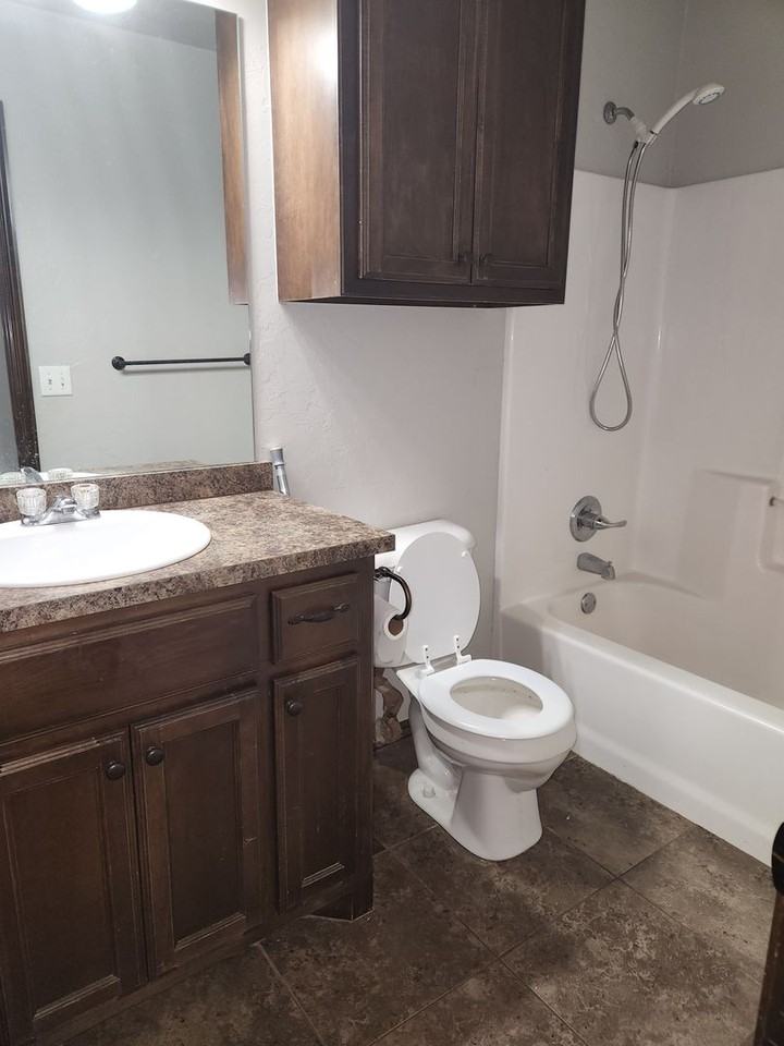 709 Ne 21st Ter - Photo 6 of 10