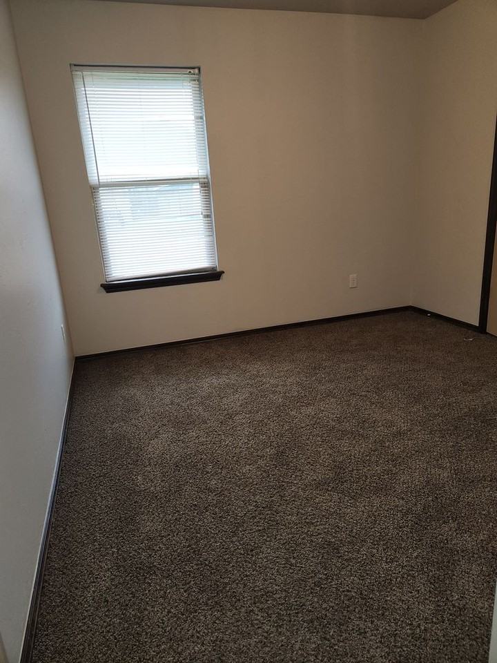 709 Ne 21st Ter - Photo 7 of 10