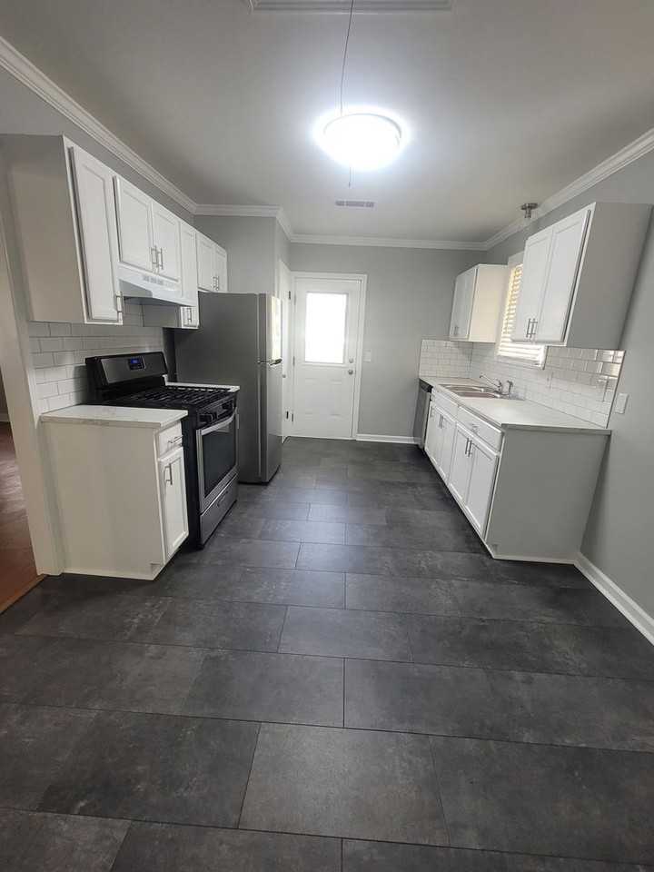 179 Richard Ave - Photo 2 of 32