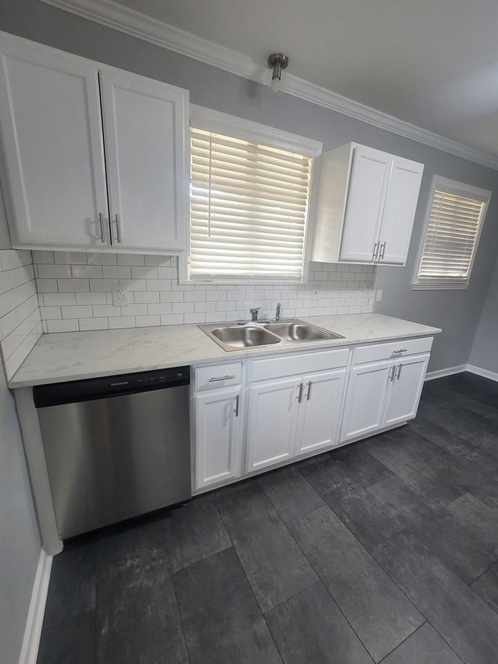 179 Richard Ave - Photo 3 of 32