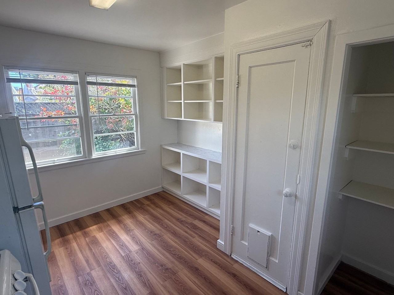2565 Grant Ave - Photo 3 of 17