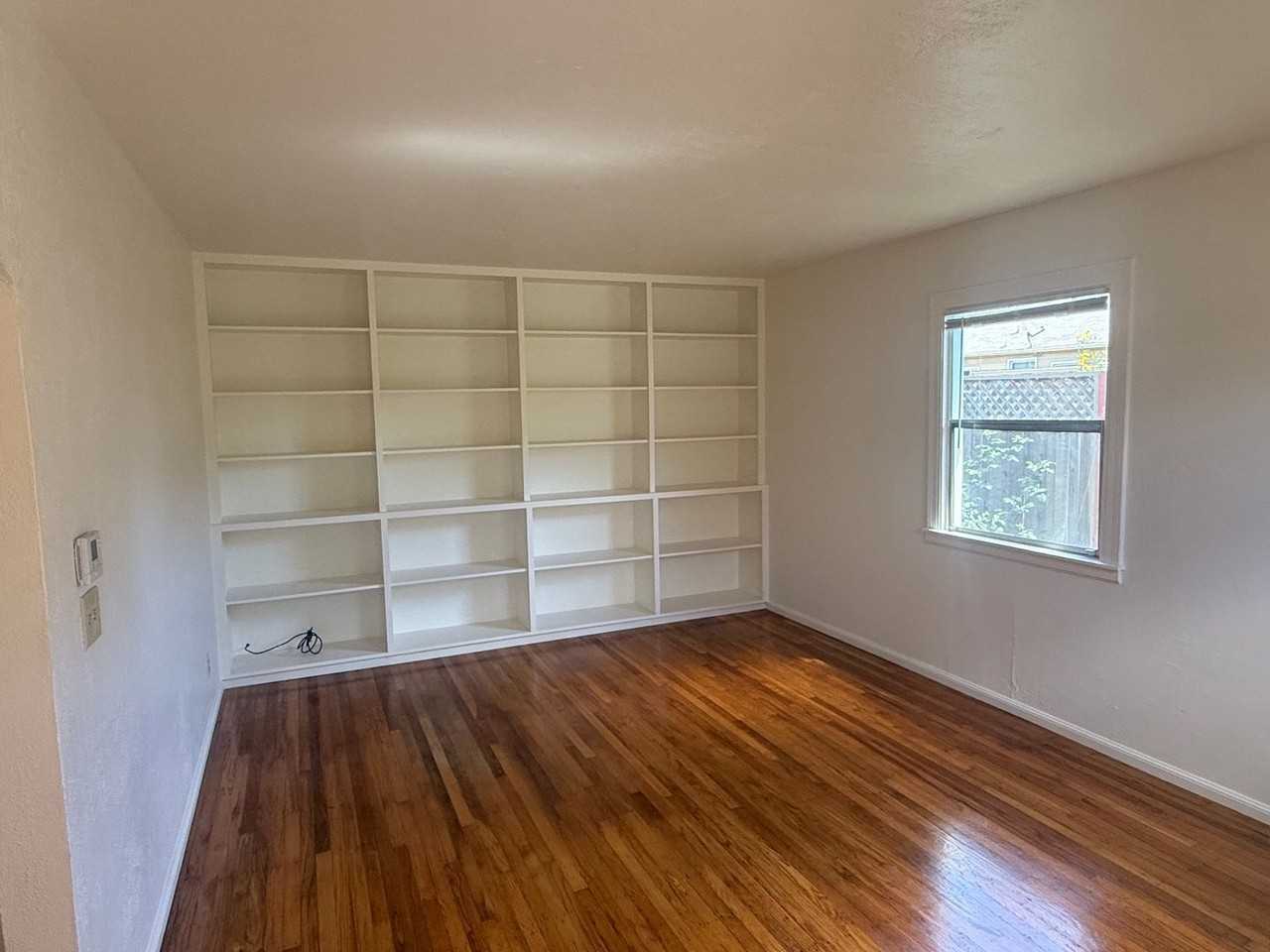 2565 Grant Ave - Photo 5 of 17